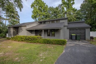 Building Photo - 140 Land of Lakes Cir