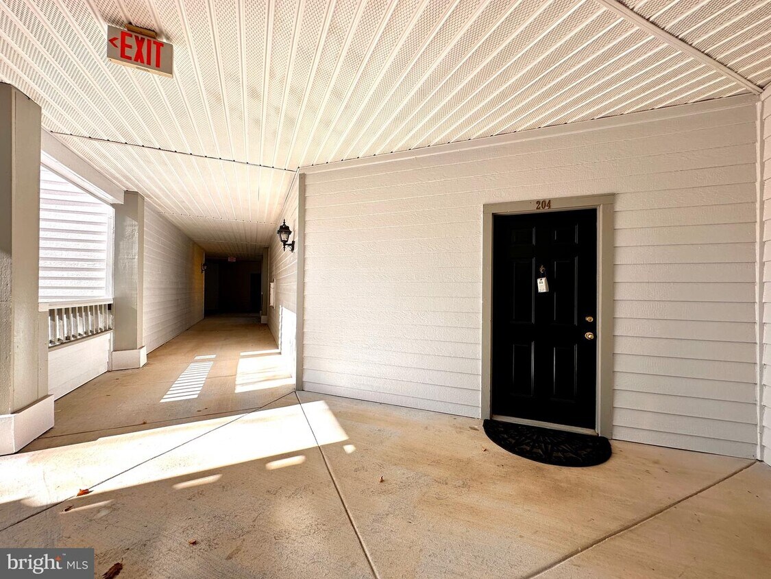 Primary Photo - 4401 Sedgehurst Dr