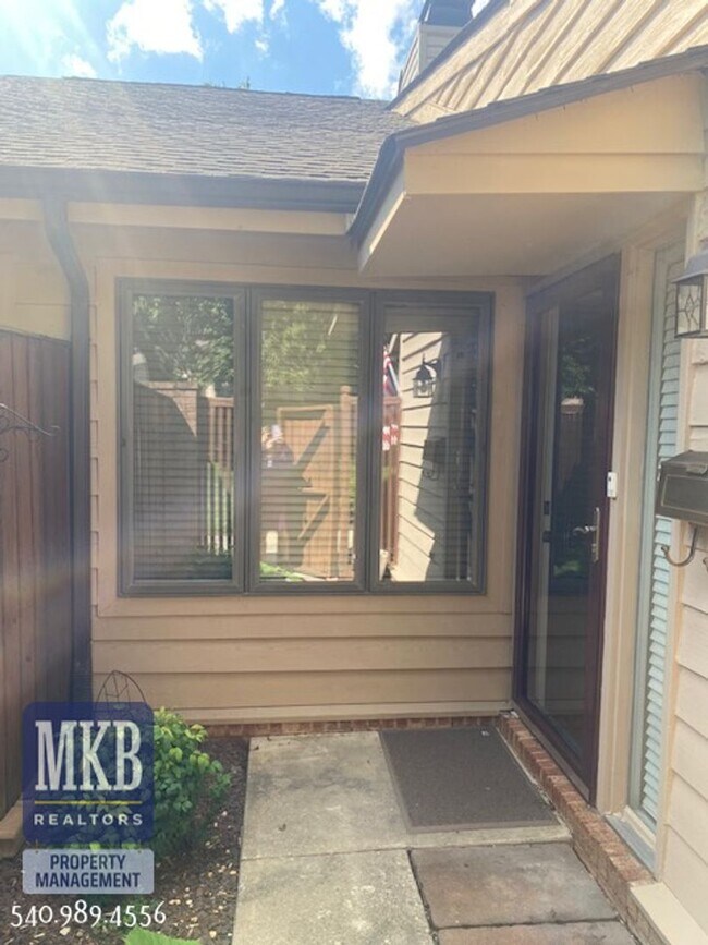 Building Photo - HALF OFF FIRST MONTHS RENT!! Nice 3 Bedroo...