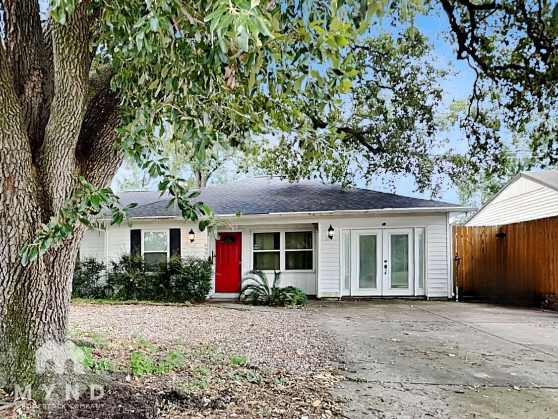 Foto principal - 6907 Schiller St
