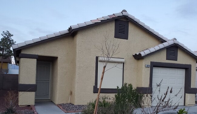Building Photo - 2024 Emerald Green Ave