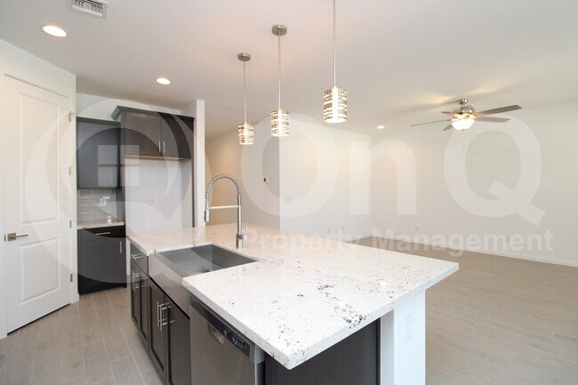 Building Photo - 17694 W Pinnacle Vista Dr