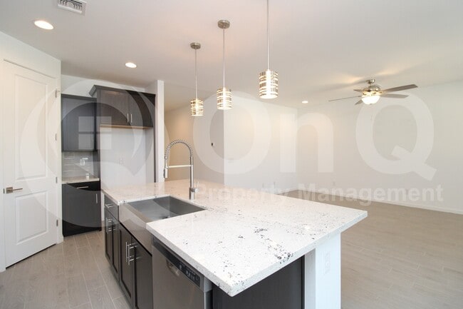 Foto del edificio - 17694 W Pinnacle Vista Dr