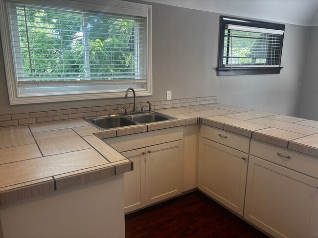 Foto del edificio - 714-716 Packard Ave