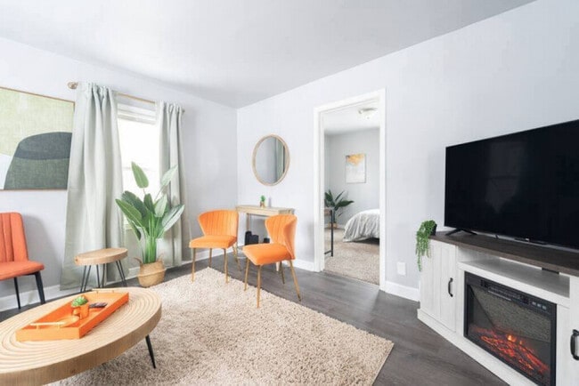Building Photo - Newly Renovated Milwaukee Retreat - Minute...