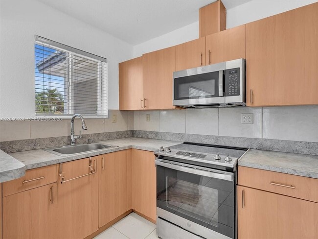Foto del edificio - 5801 NW 113th Terrace
