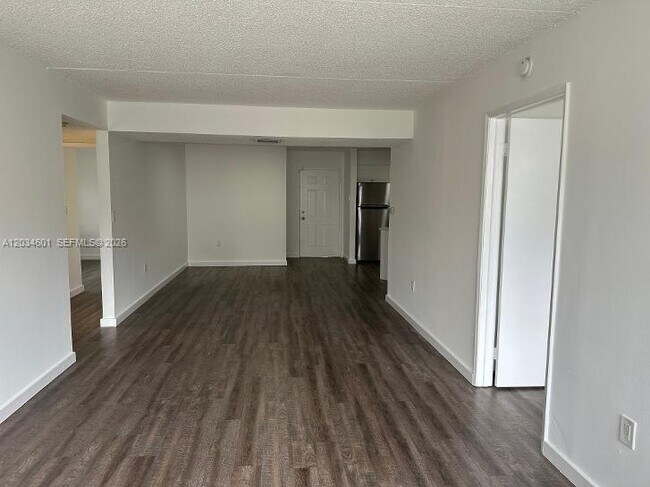 Foto del edificio - 6175 NW 186th St