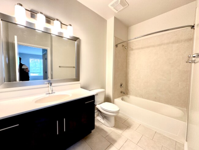 Foto del edificio - 450 Warrenville Rd