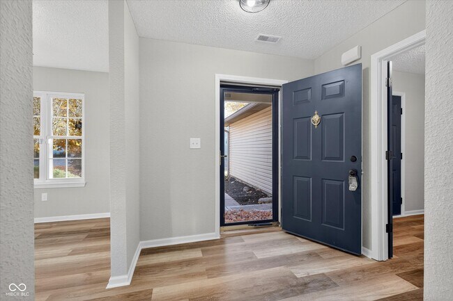 Foto del edificio - 12126 Blue Springs Ln