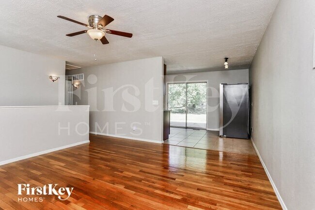 Foto del edificio - 1107 Burgundy Ln