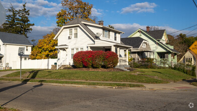 Building Photo - 2050 Hewitt Ave