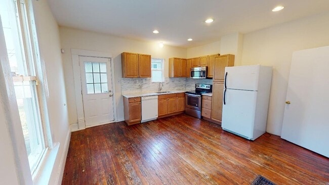Foto del edificio - SHOWING NOW - For August 2026!  Inquire to...