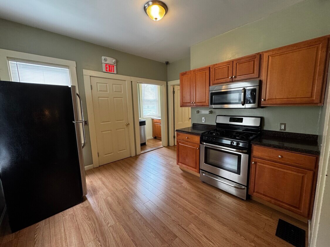 Primary Photo - 374 Highland Ave