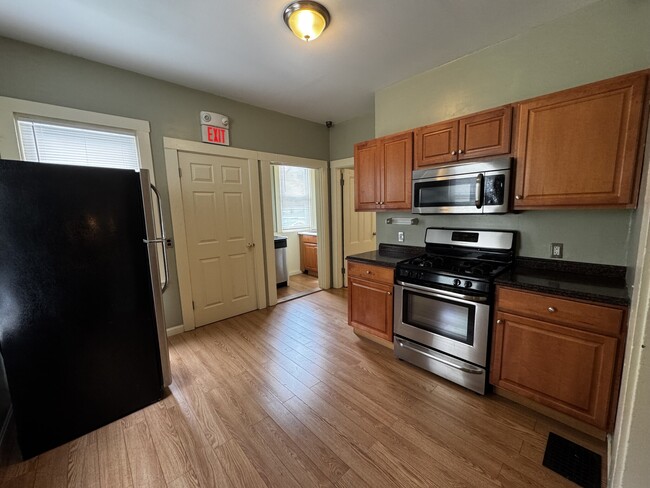 Building Photo - 374 Highland Ave