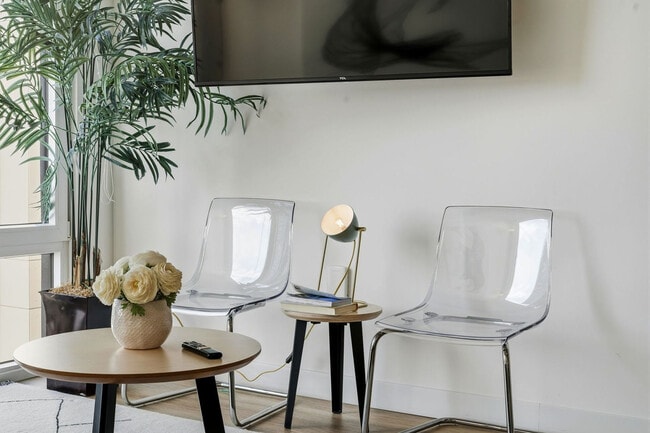 Building Photo - 853 W Blackhawk St