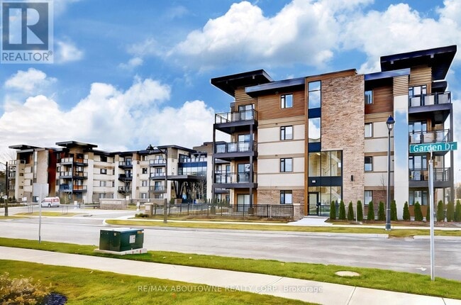 Building Photo - 128 Garden Dr