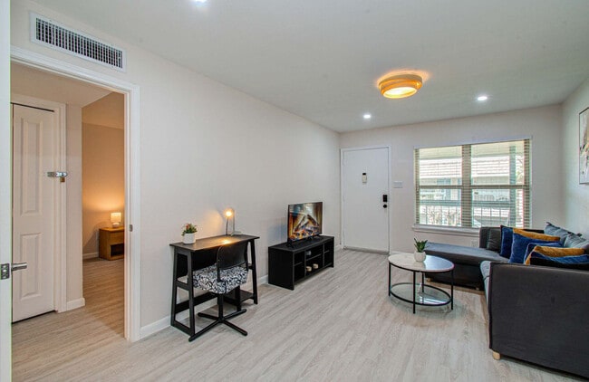 Foto del edificio - 845 Augusta Dr