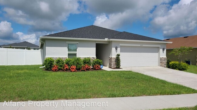 Building Photo - 4 br, 2 bath House - 2129 Ficus St.