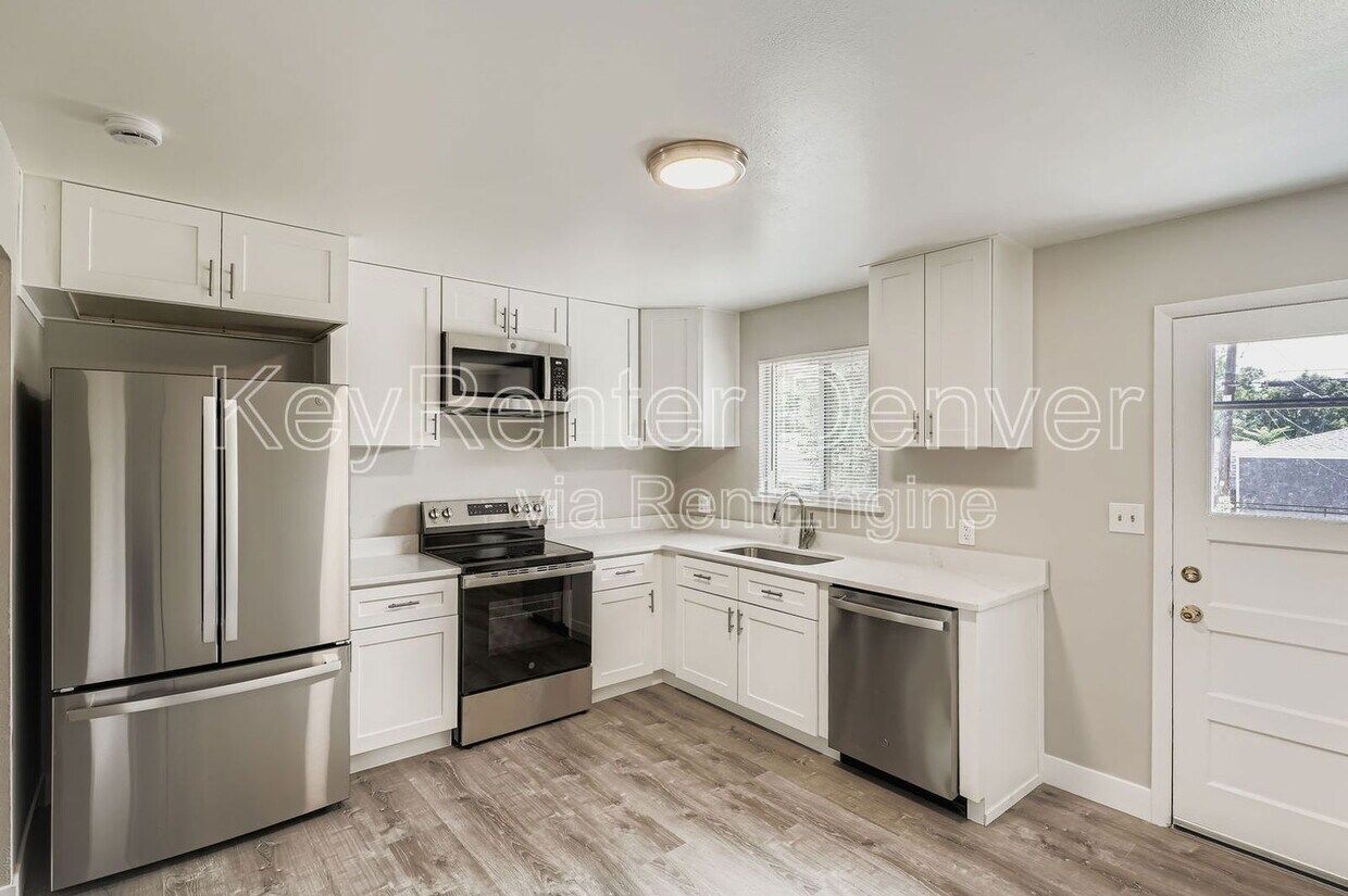 Foto principal - 4170 Chase St