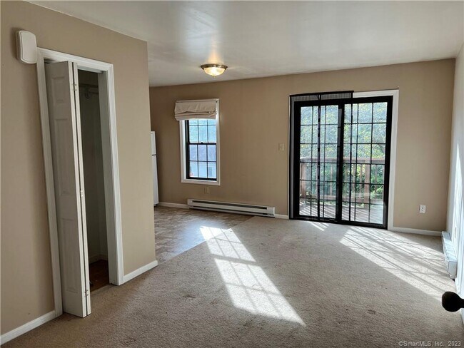 Building Photo - 74 Aspetuck Vlg