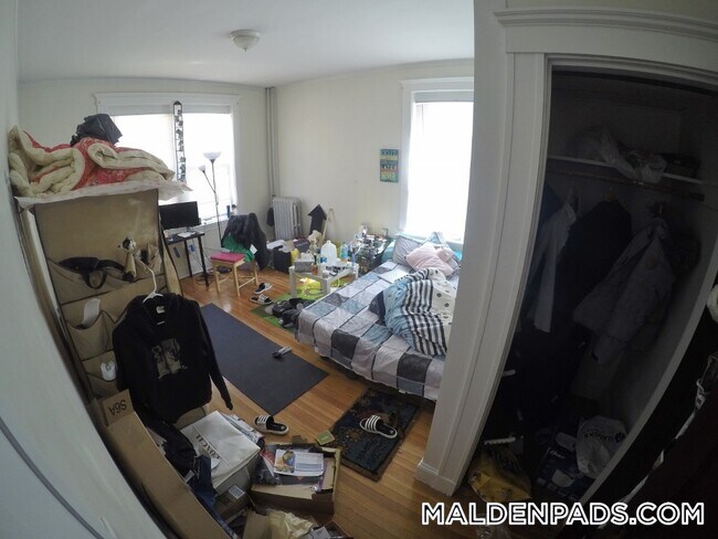 Building Photo - 96 Maple St