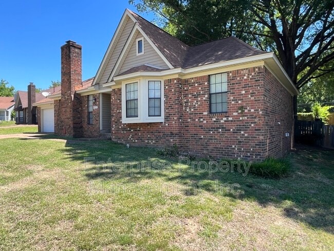 Foto del edificio - 3748 Rippling Creek Ln