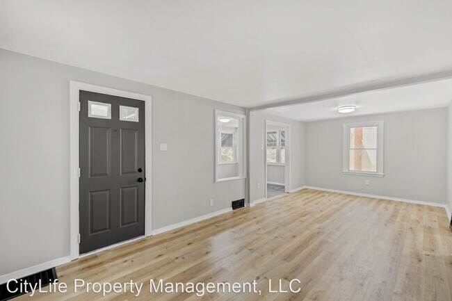 Building Photo - 3 br, 1 bath House - 1001 Melrose Pl