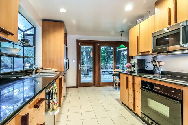Foto del edificio - 1326 Ranleigh Rd