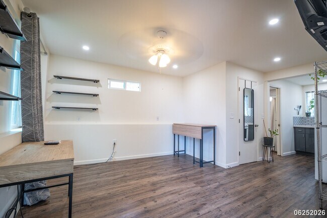 Building Photo - 99-1056-1056 Manako Pl
