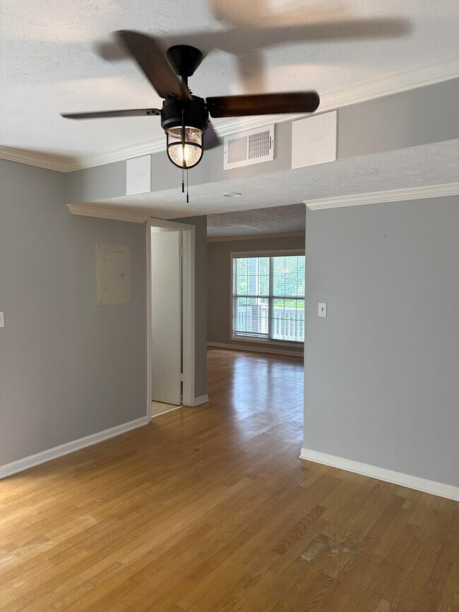 Building Photo - 3200-3207 7 Pines Ct