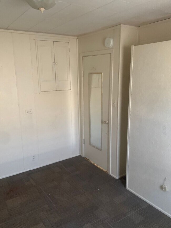 Foto del edificio - 630 N Stephens Ave