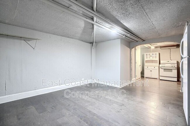 Building Photo - 425 N Highland Ave