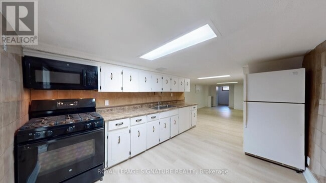 Building Photo - 247 Palmerston Ave