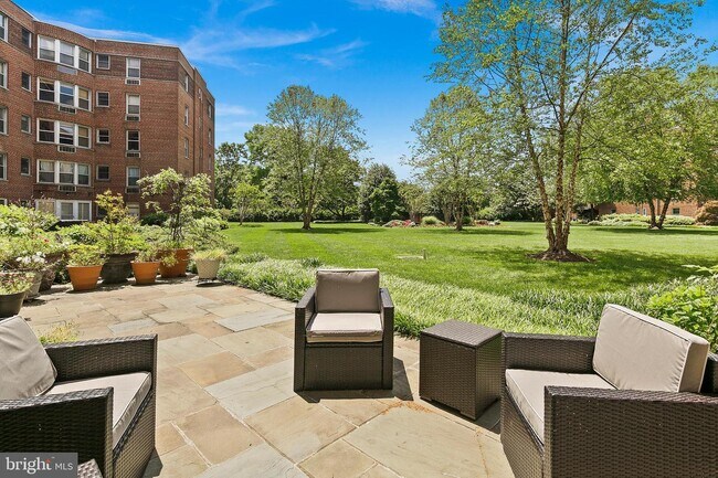 Foto del edificio - 2500 Q St NW