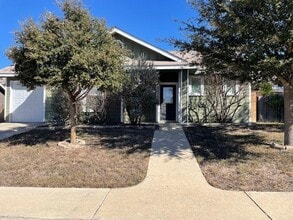 Building Photo - 121 Ivy Ln