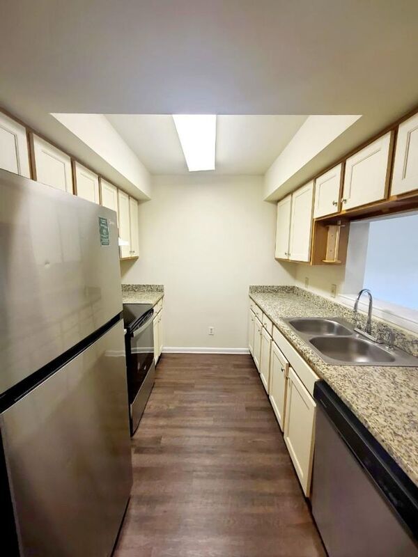 Foto principal - 3801 Staffordshire Ln