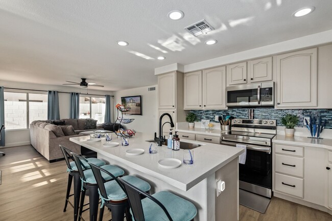 Building Photo - Gorgeous 4 Bedroom Home w/Pool in Mesa