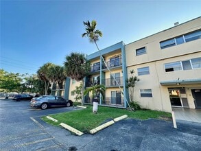 Building Photo - 4275 NW S Tamiami Canal Dr