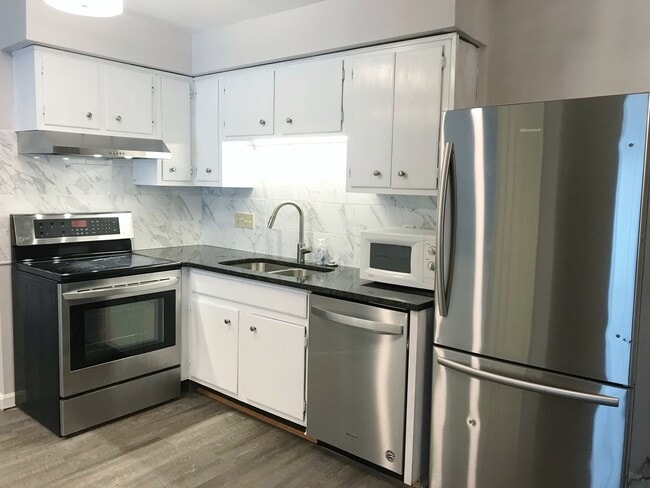 Building Photo - 9750 Bunker Hill Ln
