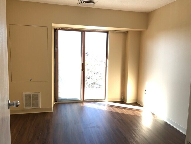 Foto del edificio - 133 Commander Shea Blvd