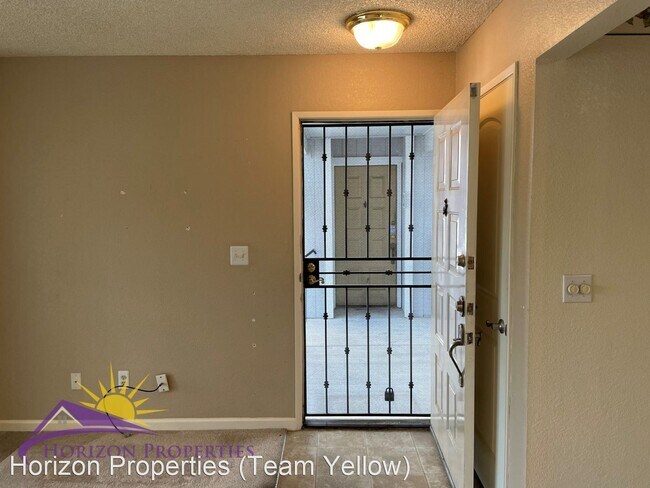 Foto del edificio - 2 br, 1 bath House - 250 Del Verde Cir #4