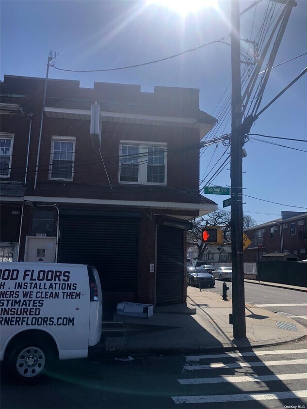Foto principal - 109-23 Springfield Blvd