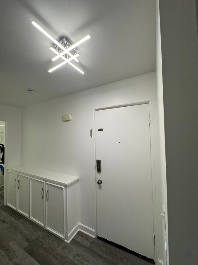 Photo - 825 W Thomas L Pkwy Apartment