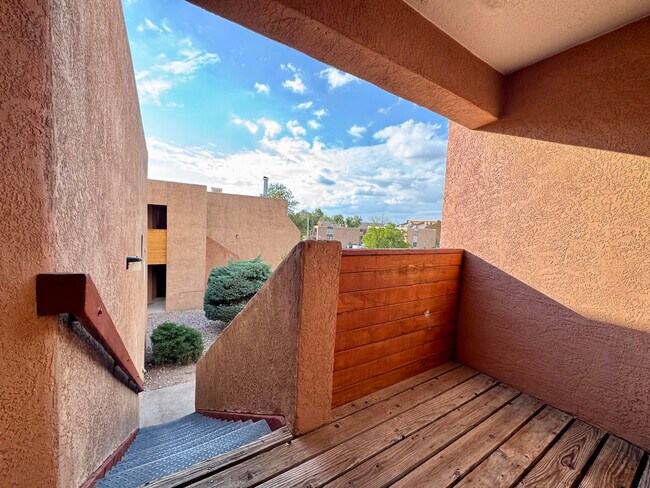 Foto del edificio - 3528 Tyson Pl NE