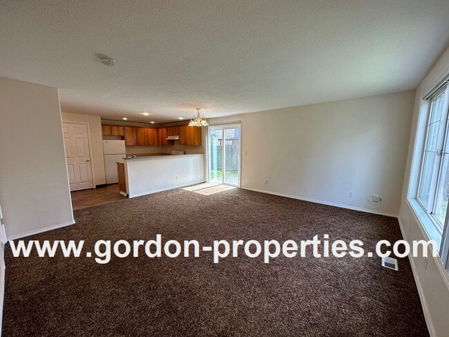 Photo - SE 73rd Ave - 3 bedroom townhouse in Mt Sc...