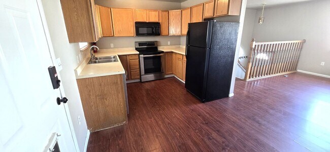 Foto del edificio - 5 Bedroom, 2 Bathroom Home For Rent In Wes...