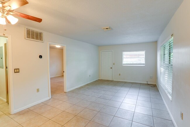 Building Photo - 3055 Martin St
