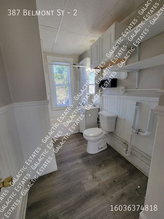 Building Photo - 3 bed 1 bath 2nd floor apartment with deck...