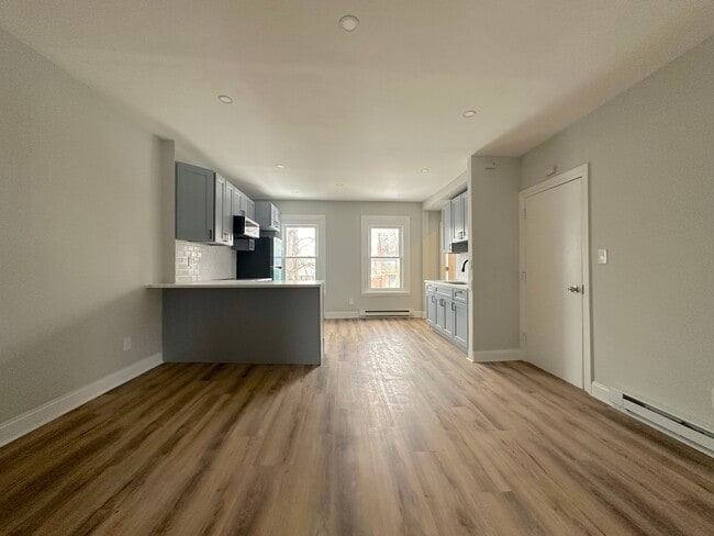 Building Photo - 190 N Miller St