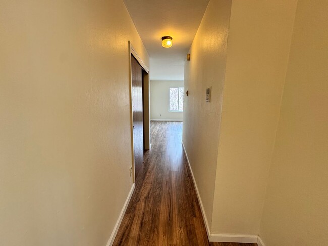 Foto del edificio - One Bedroom in Duboce Triangle Available N...